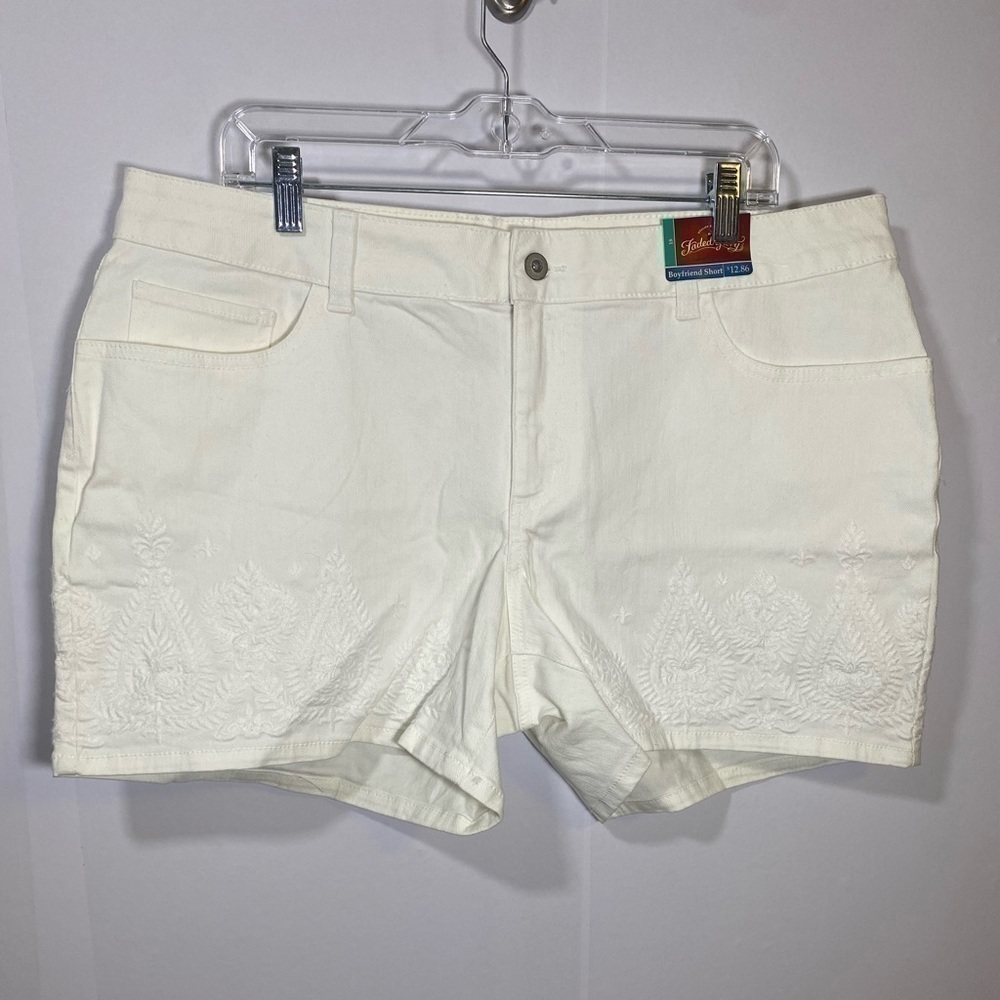NWT - FADED GLORY Short white SZ 18